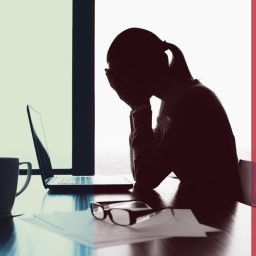 Kad profesionalno sagorijevanje preraste u romantizaciju: Realnost za mnoge mlade medijske radnike u Crnoj Gori